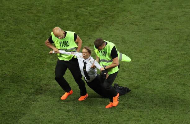 巴西队医：阿利松目前状态正常；接下来几天将密切关注他.